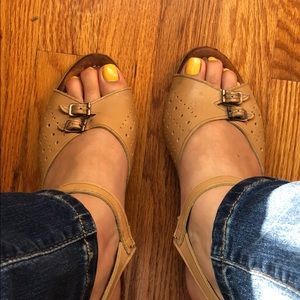 Vintage: Soft Spot Tan Sandals